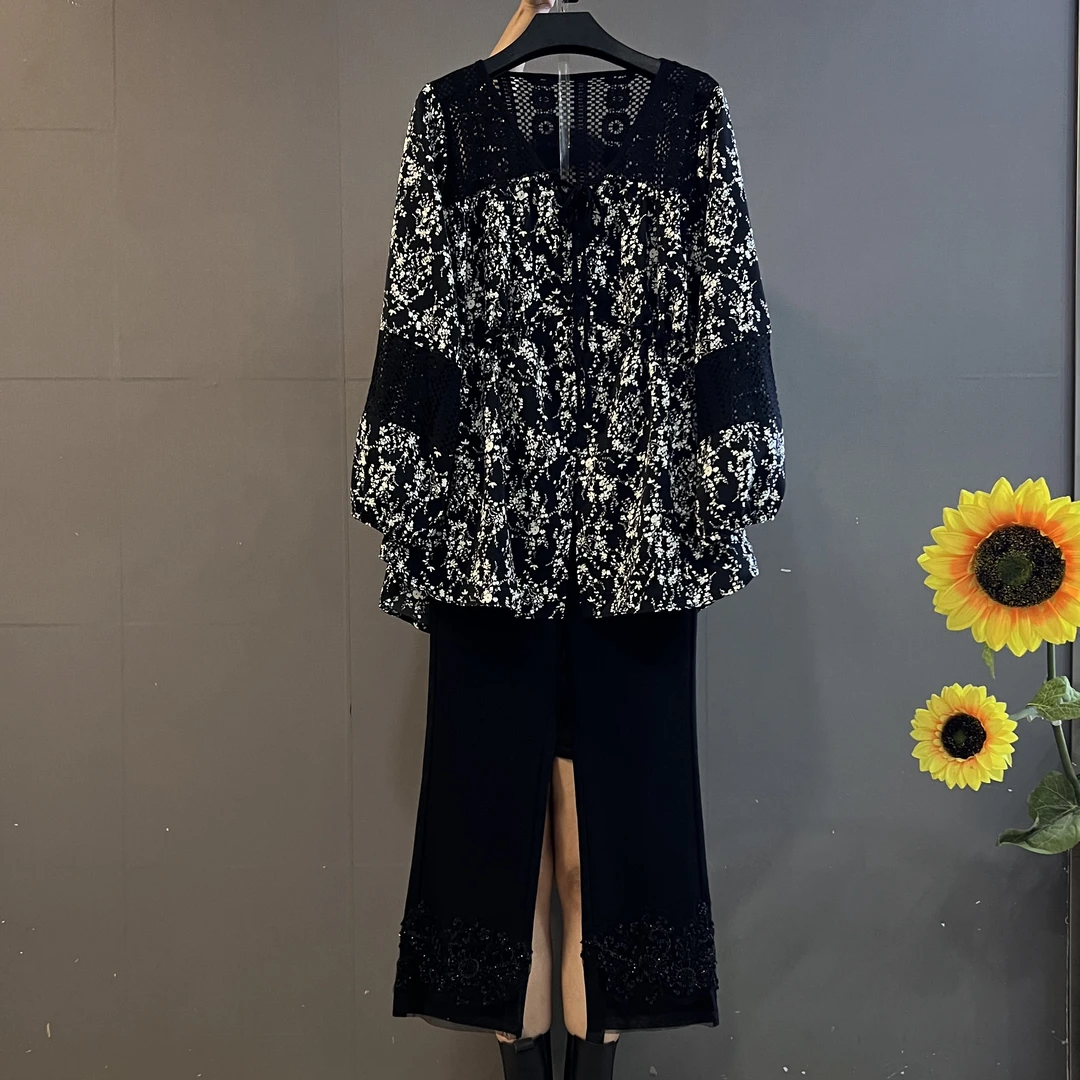 新款时尚重工蕾丝拼接雪纺碎花长袖小衫搭配松紧腰裤子