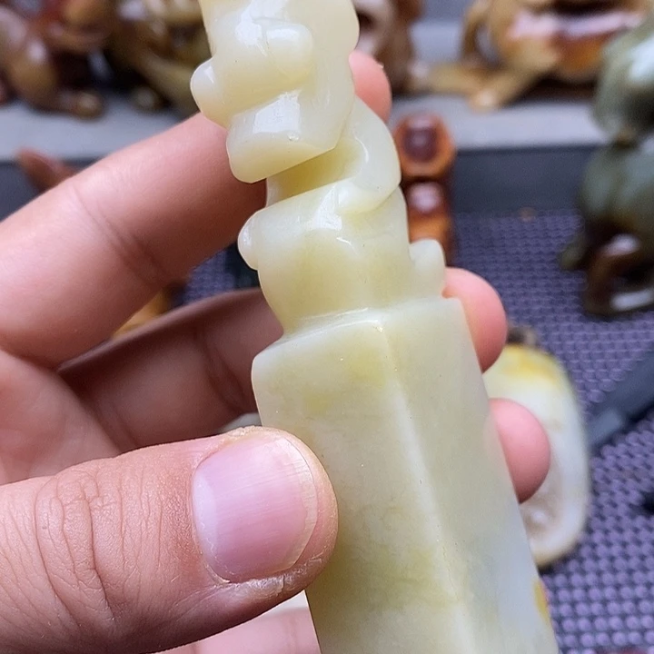 未镶嵌蛇纹石玉颈饰