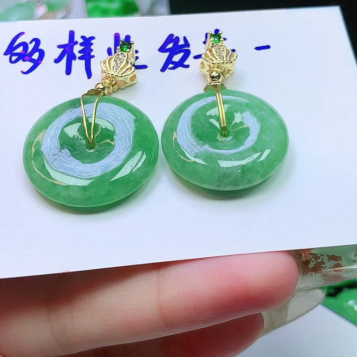 翡翠未镶嵌颈饰多样性发其一