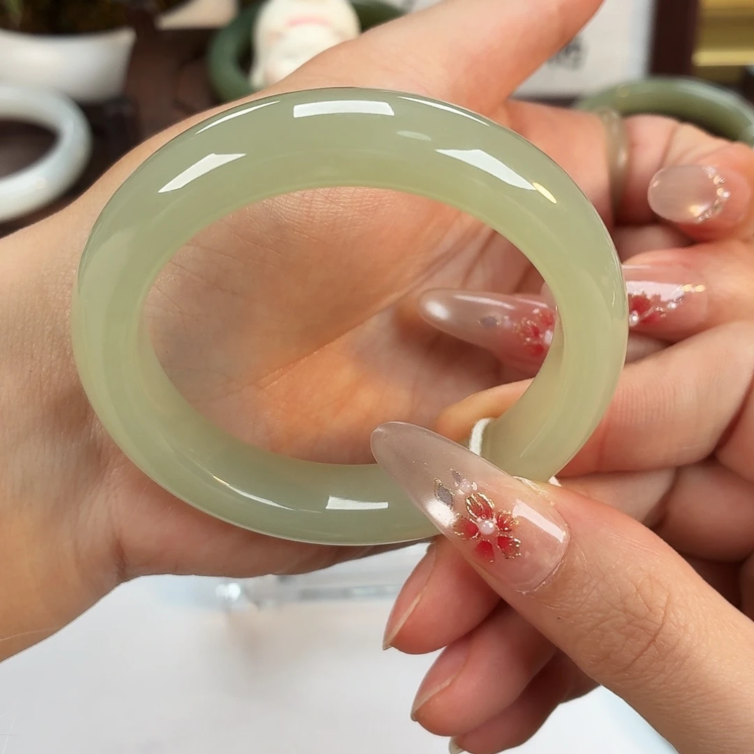 和田玉未镶嵌手镯