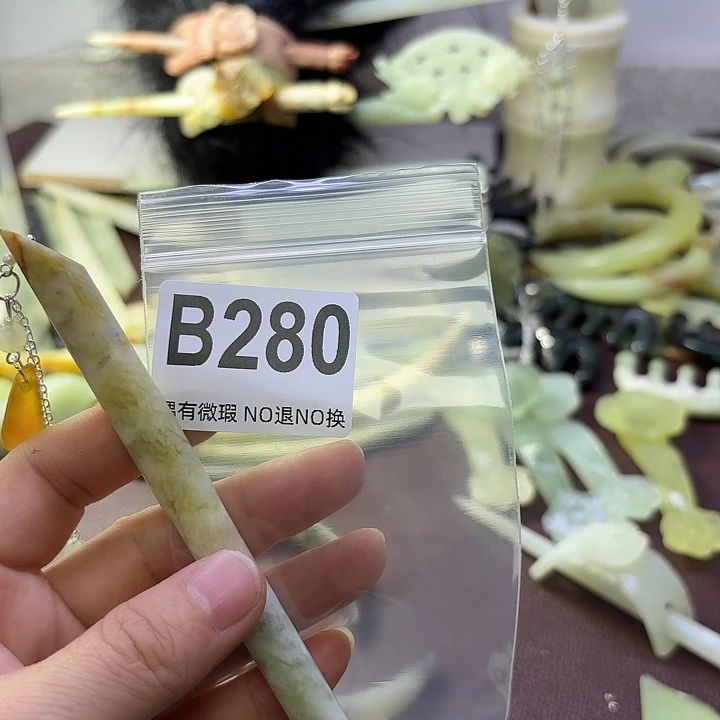 蛇纹石玉合金发饰桃**笑
