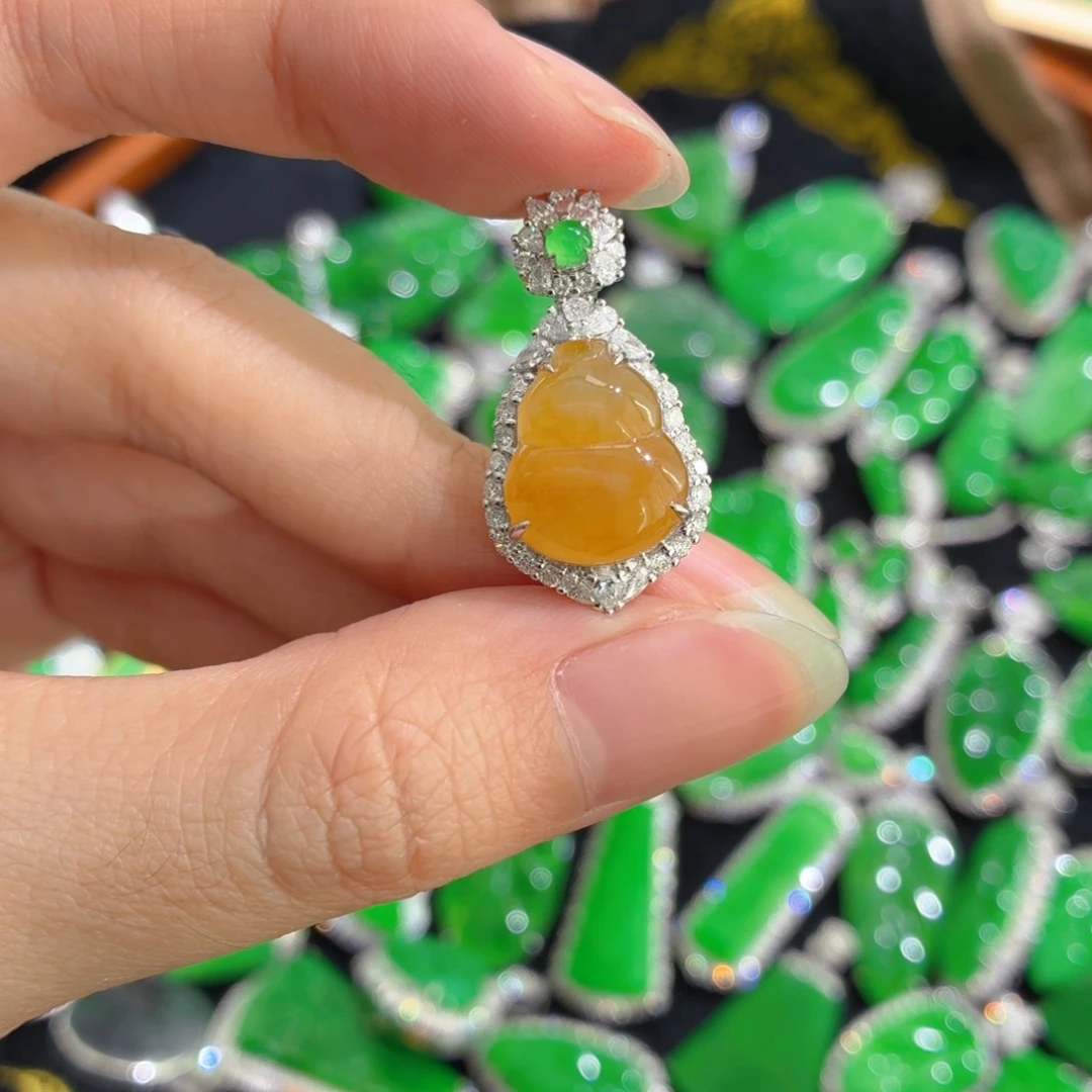 翡翠18K金镶嵌颈饰