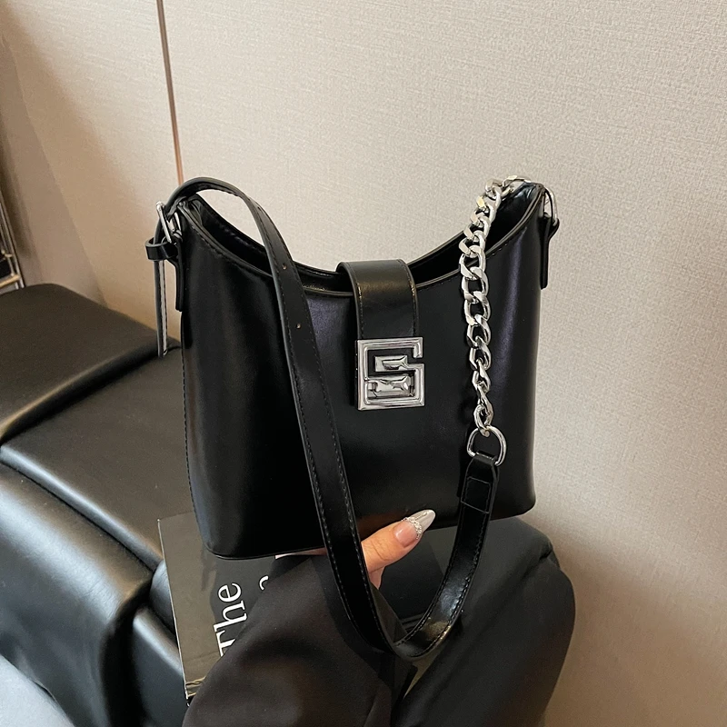 1033363今年流行腋下包包女2025款时尚百搭单肩包高级质感斜跨包