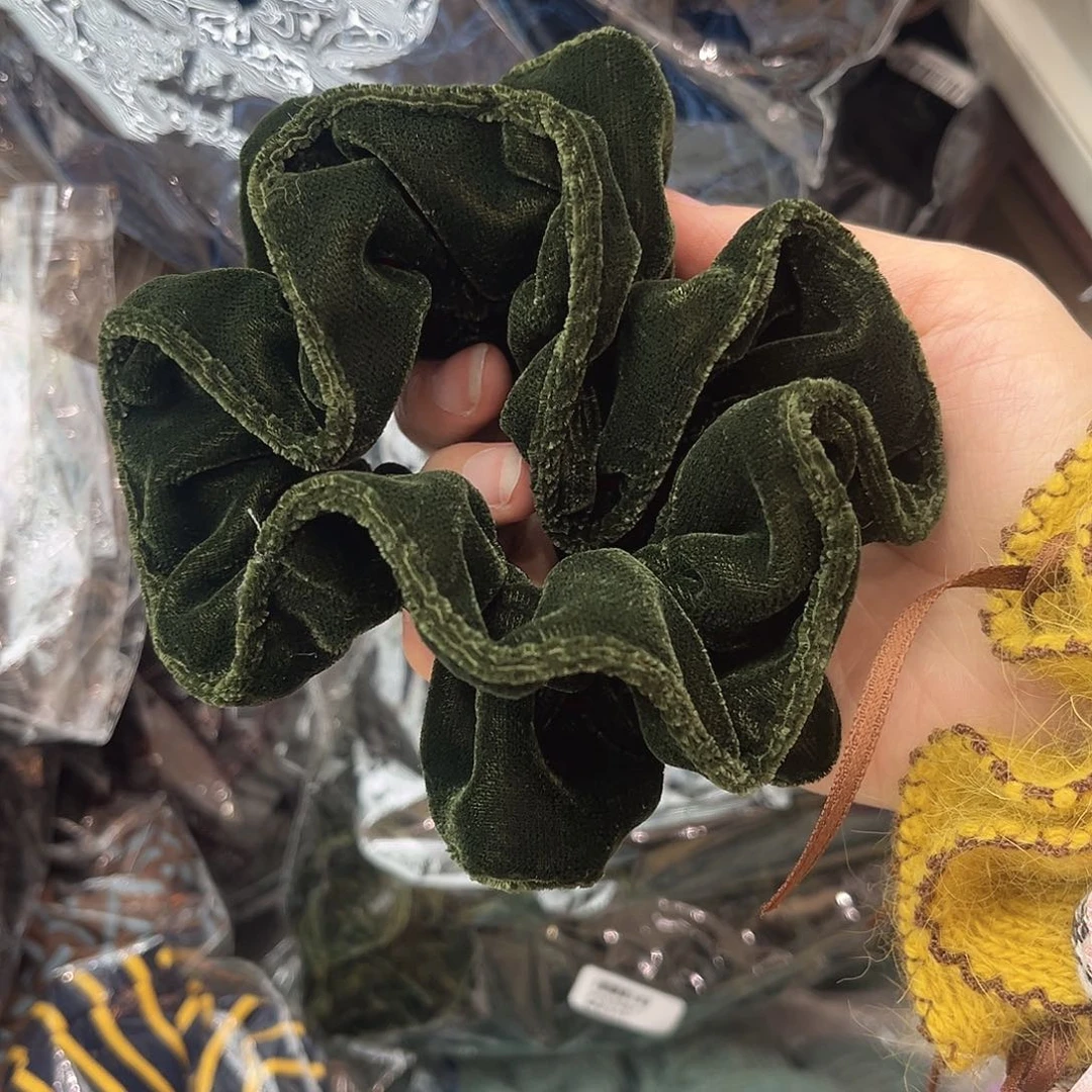 布艺非金属绿色丝绒蛮腰