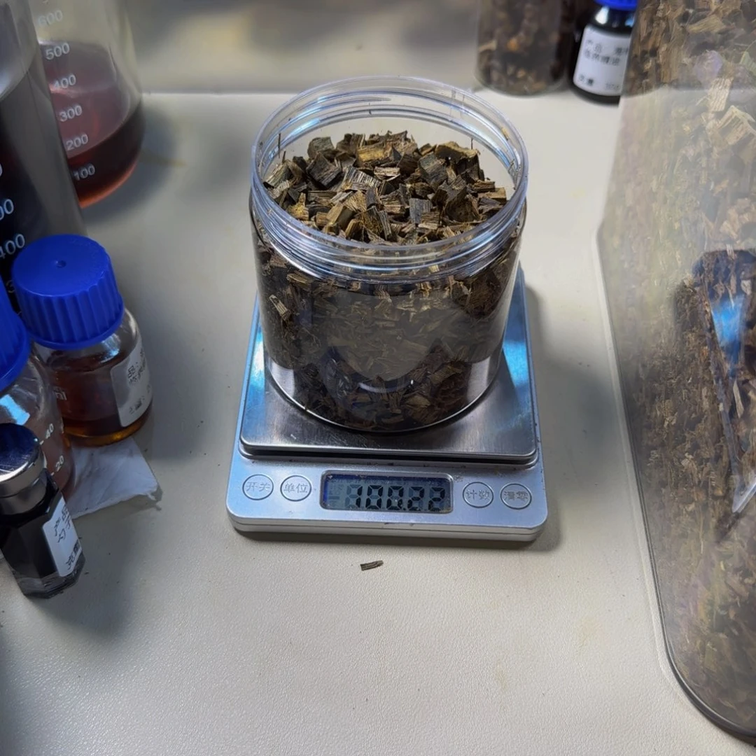 沉香碎屑沉香绿奇楠香草叶米粒100g
