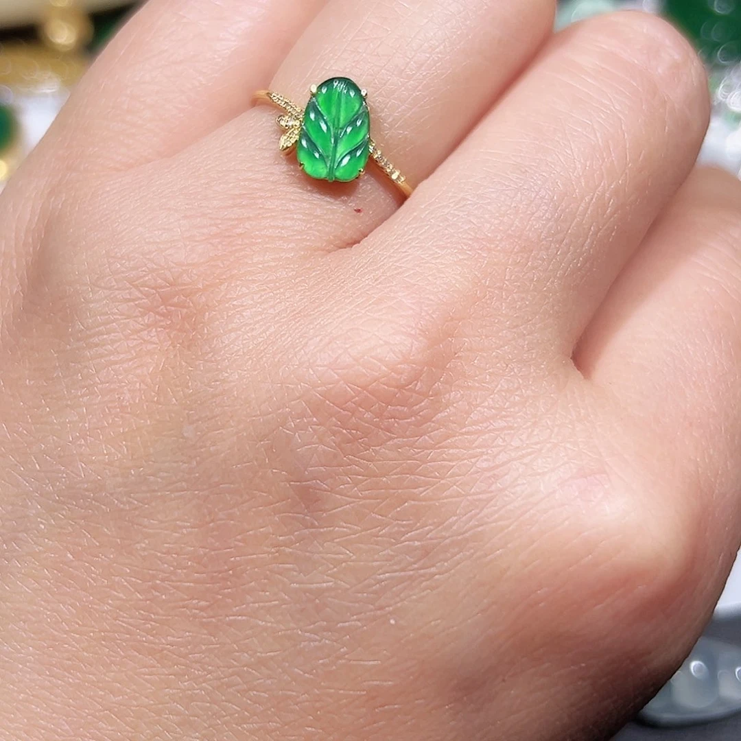 翡翠戒指18K金镶嵌戒指