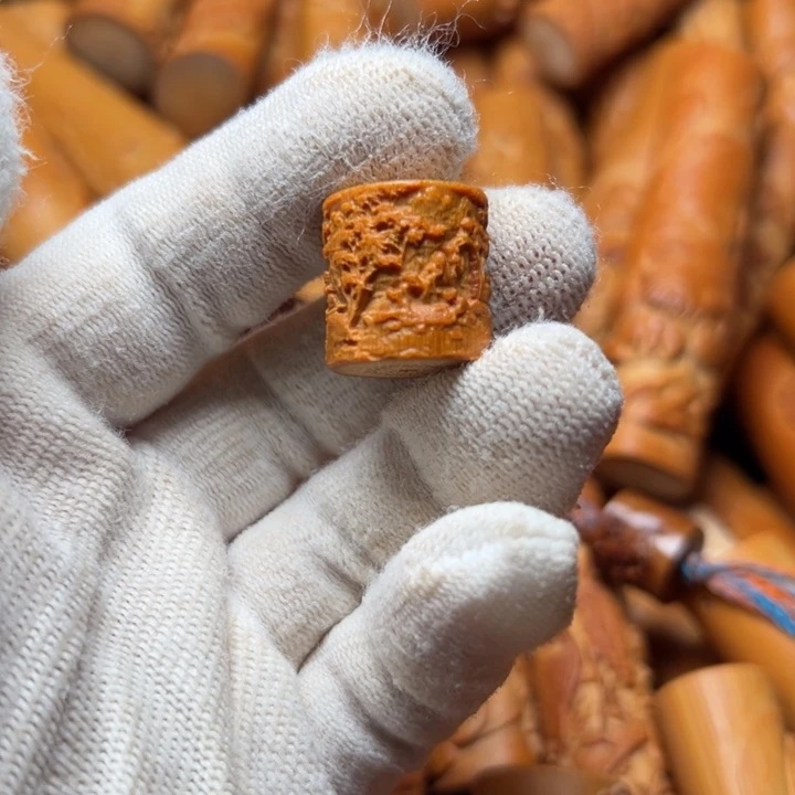 实心竹雕刻手把件