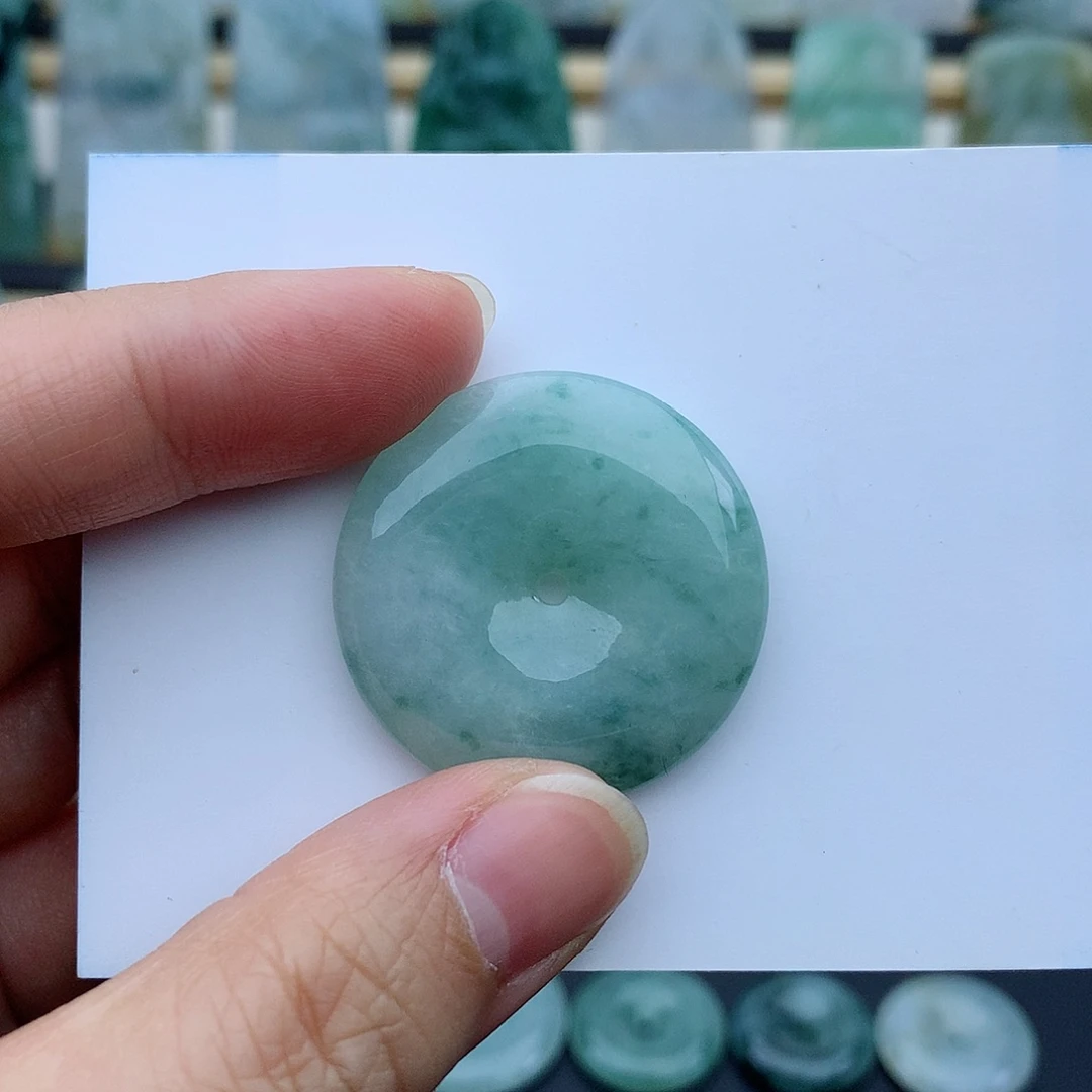 翡翠未镶嵌颈饰平安扣