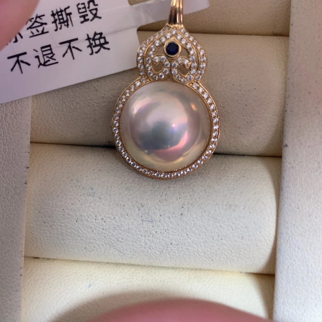拼合珍珠（马贝珠）颈饰18K金镶嵌