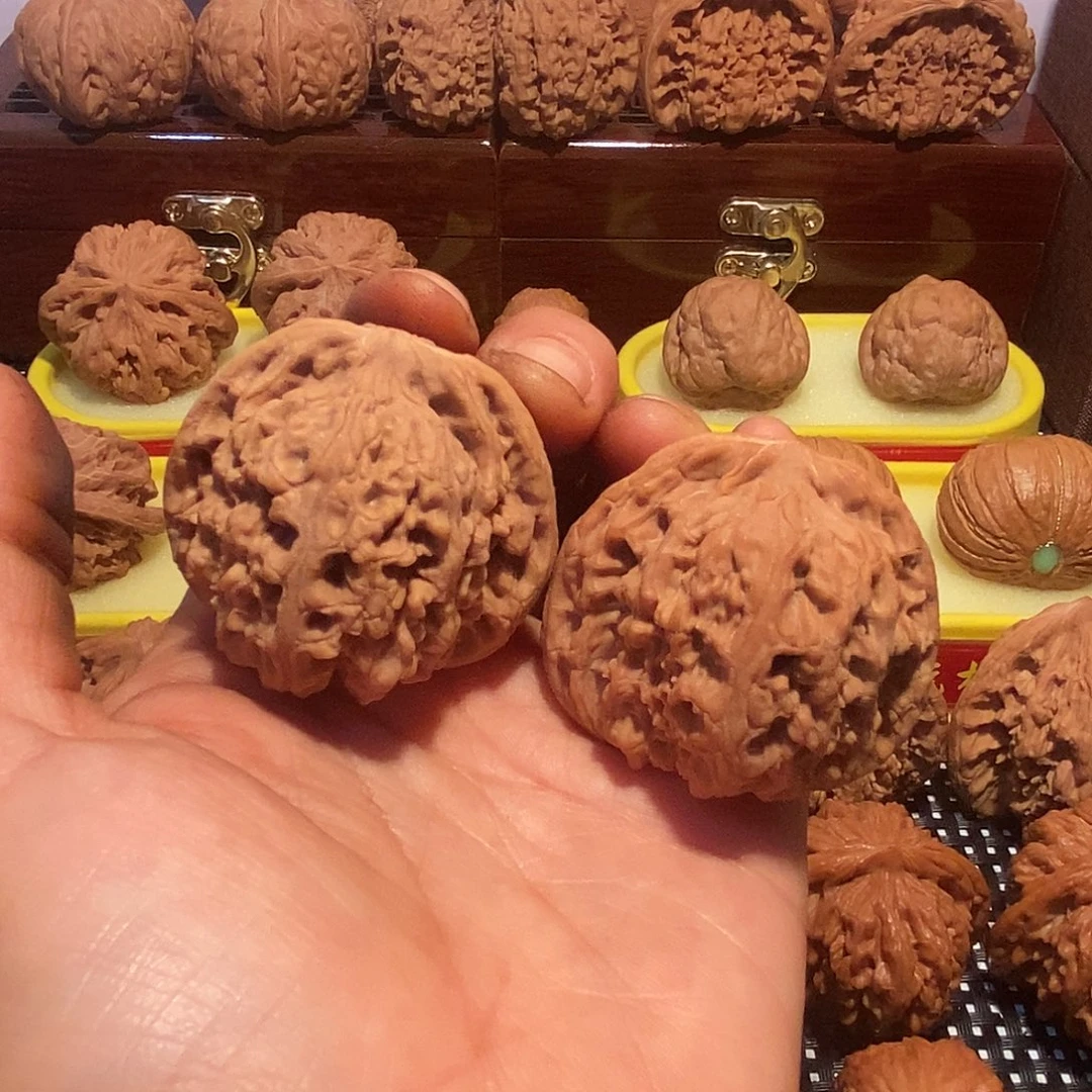 待***食把件文玩核桃文玩核桃南疆石全品