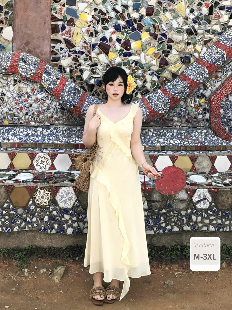 月半鱼【夏日午寐】夏季不对称蕾丝拼接连衣裙优雅V领无袖吊带裙