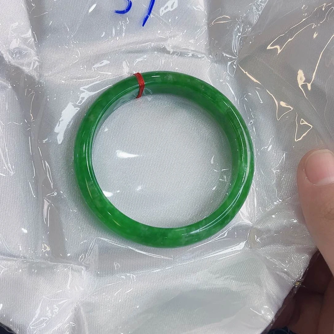 翡翠手镯未镶嵌多样性