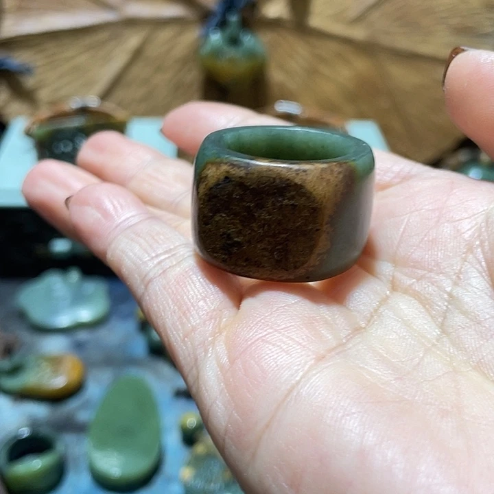 天****岫岩河磨玉（透闪石质玉）未镶嵌挂件