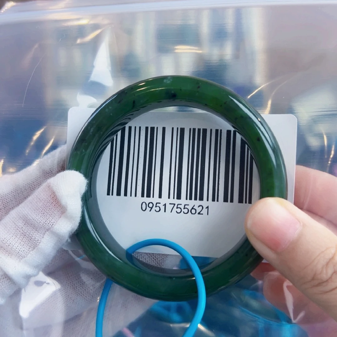 和田玉手镯未镶嵌微瑕5556