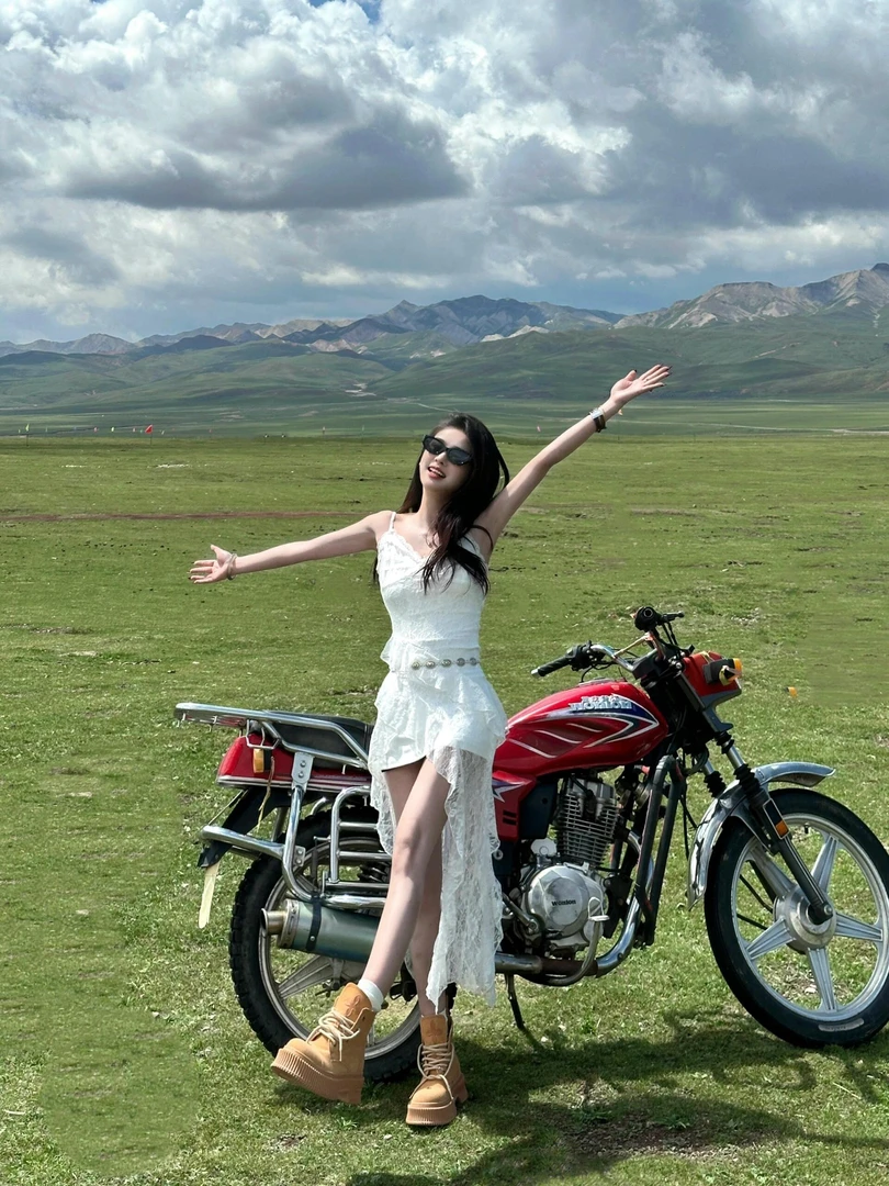 川西新疆大西北云南旅游穿搭白色吊带沙滩裙海边度假连衣裙女装夏