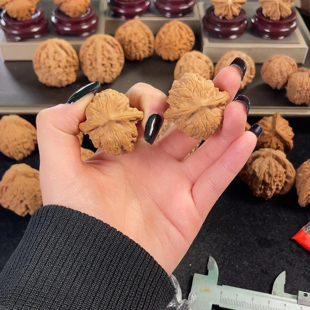 文玩核桃把件全品野狼35 198