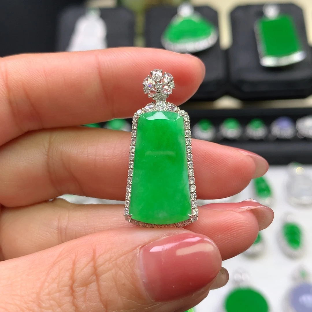 翡翠吊坠(不含链)18K金镶嵌