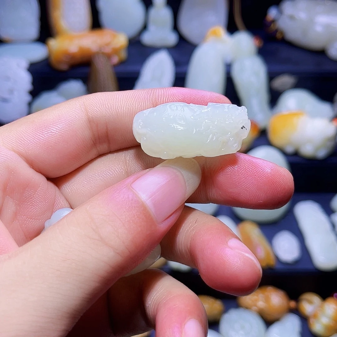 嗨***了颈饰未镶嵌和田玉