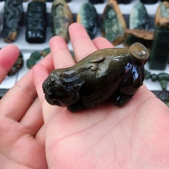 未镶嵌岫岩河磨玉（透闪石质玉）挂件