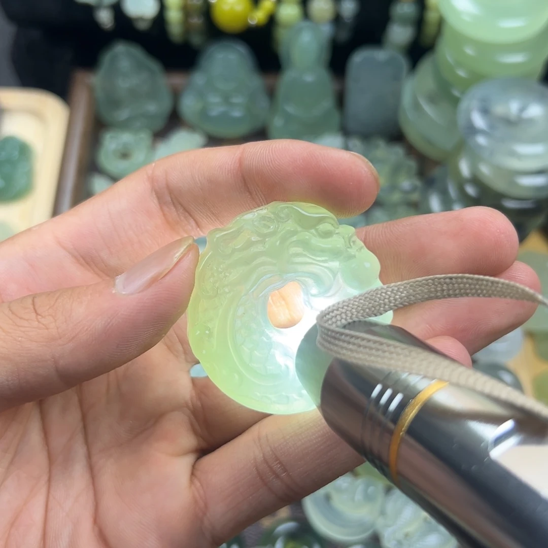 未镶嵌蛇纹石玉颈饰龙扣