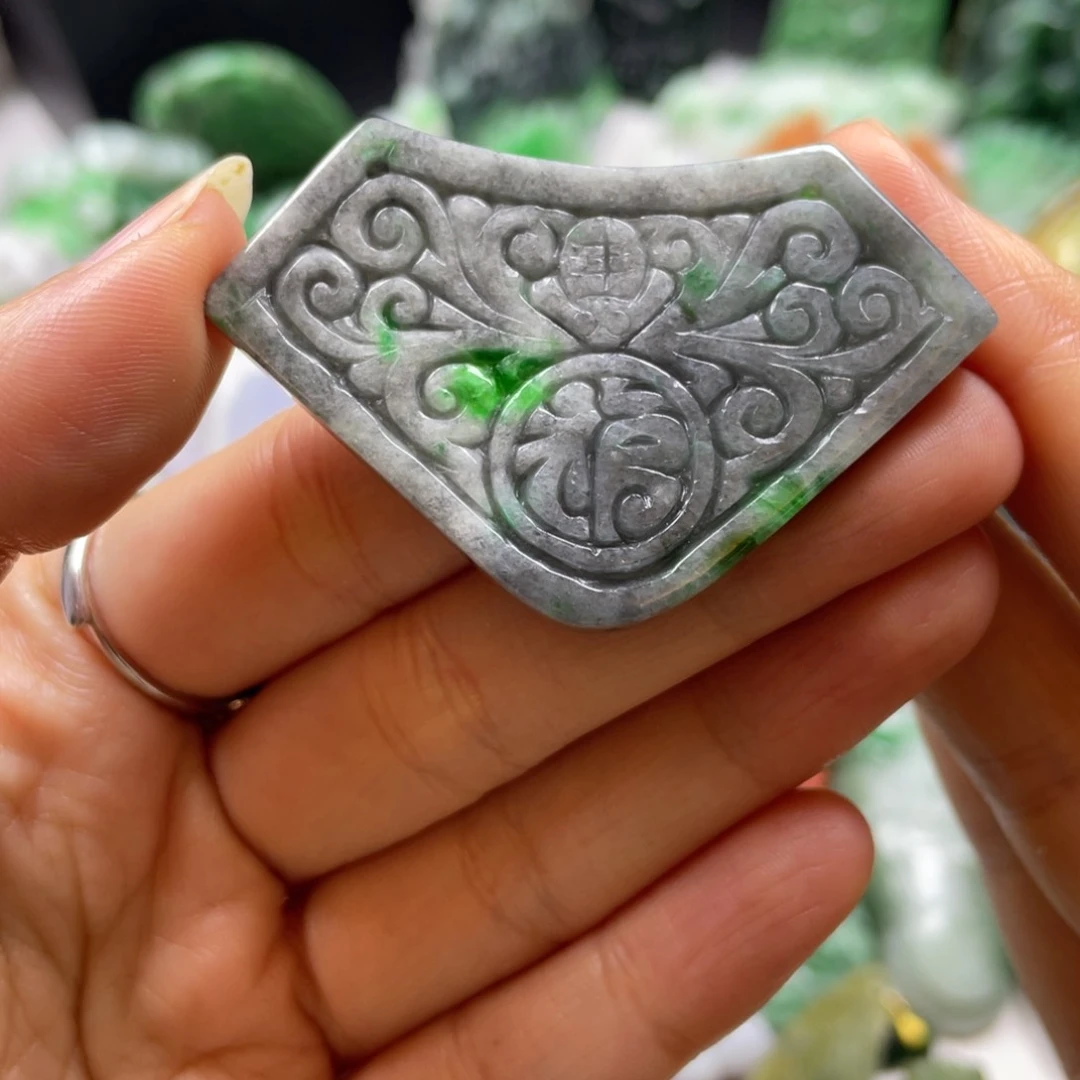 翡翠颈饰未镶嵌牌子