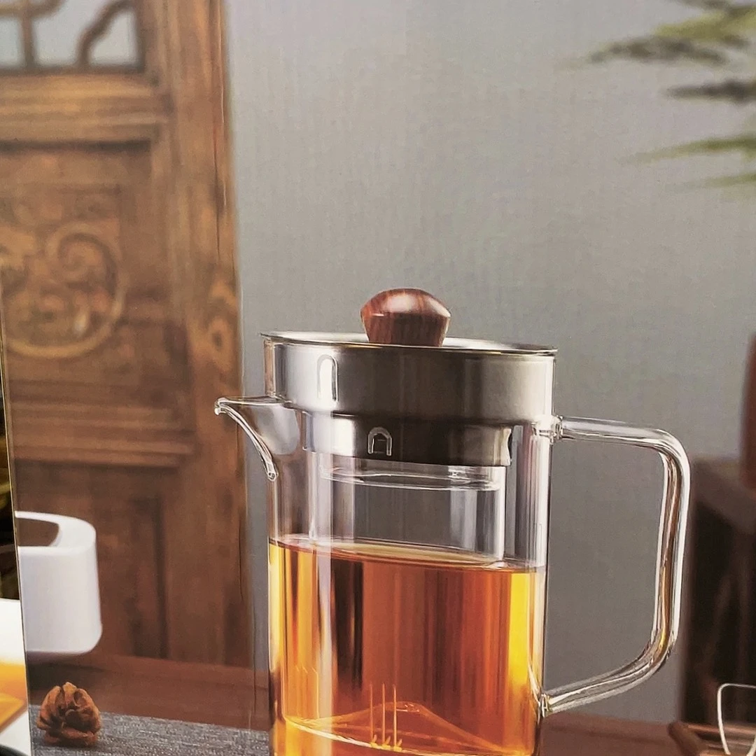 搪瓷杯子里还有很多东西