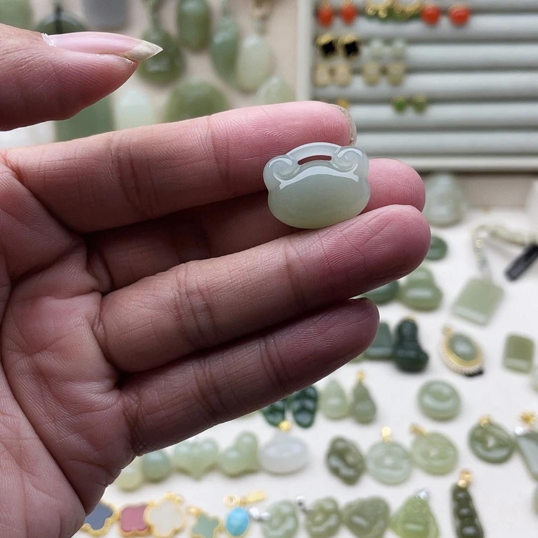 和田玉未镶嵌吊坠(不含链)