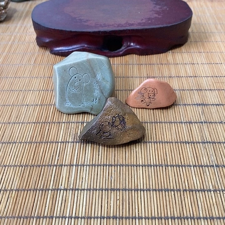 一***人原石雕刻工艺品手把摆件