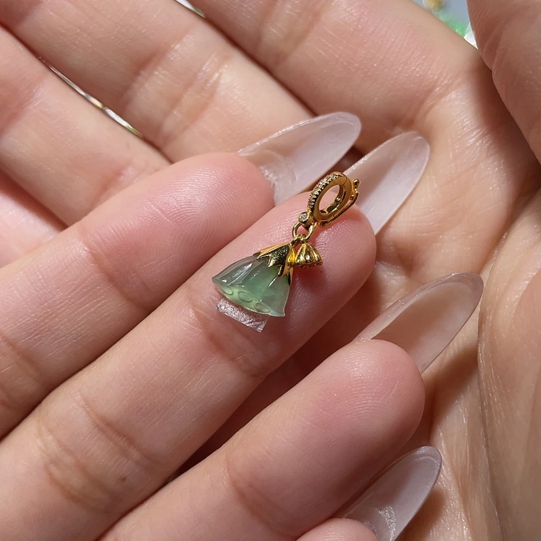 吊坠(不含链)18K金镶嵌翡翠