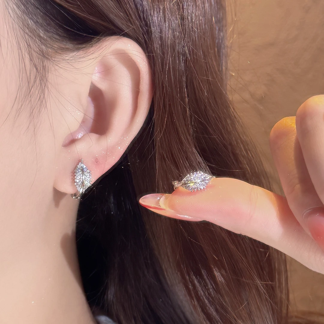 铜合金耳饰 小巧精致树叶耳环微镶耳扣女小众高级感气质耳钉耳饰