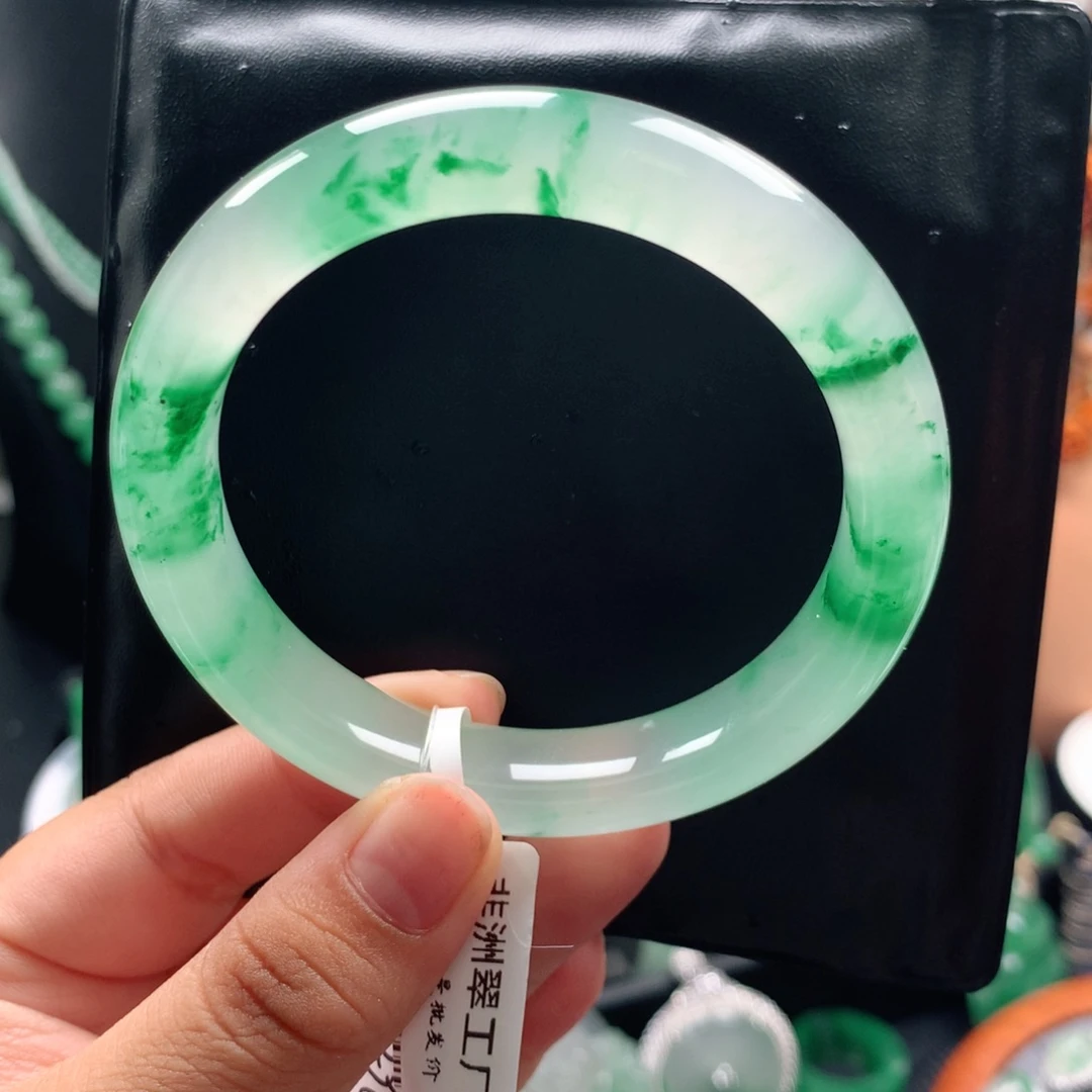 石英质玉镯子未镶嵌?***女