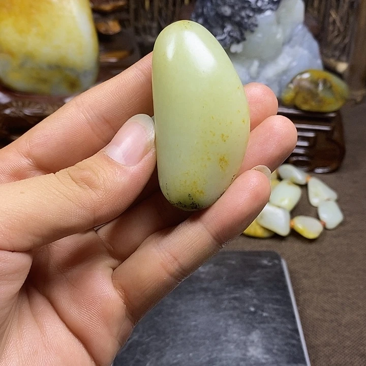 和田玉未镶嵌把件