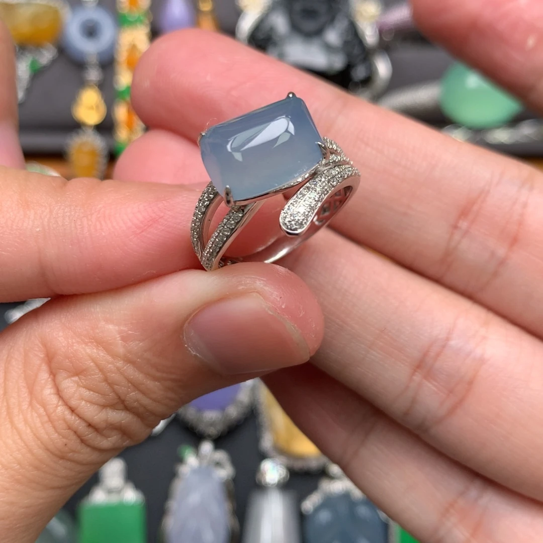 翡翠18K金镶嵌戒指