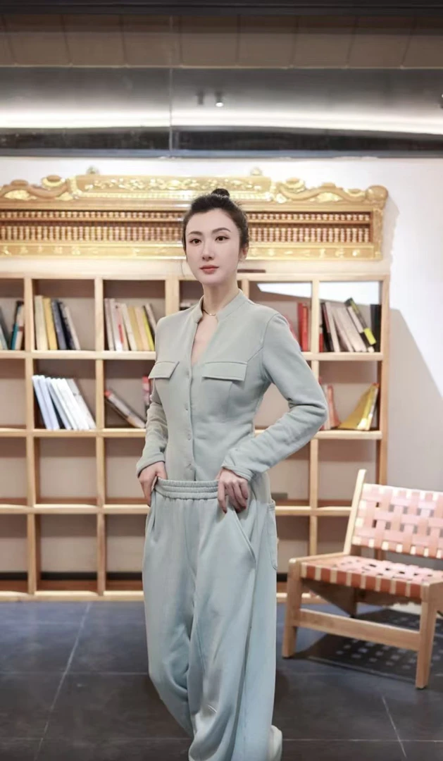 2510036【壁虎姐】GECKO秋冬新款 薄荷绿V领上衣松紧腰弯刀裤套装