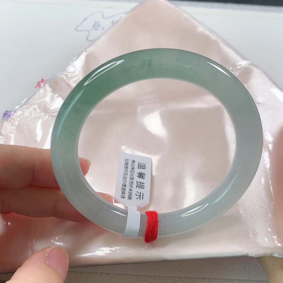 翡翠手镯（圆镯）未镶嵌①①③