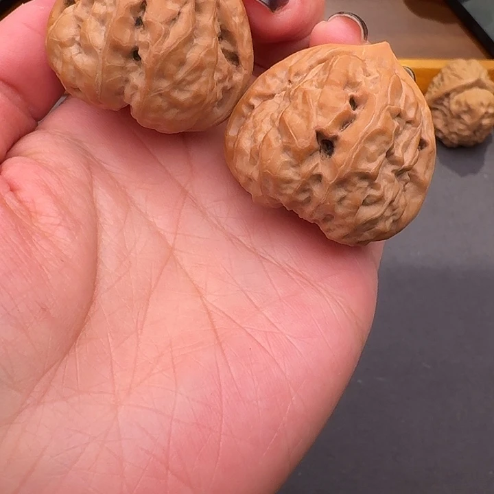 39尺文玩核桃一对