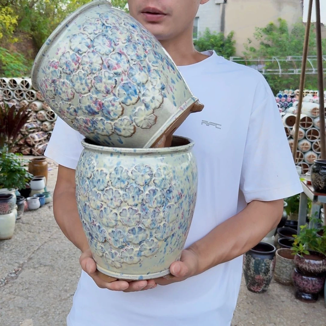 紫砂花盆口18高22（脚脚彩色花花两个