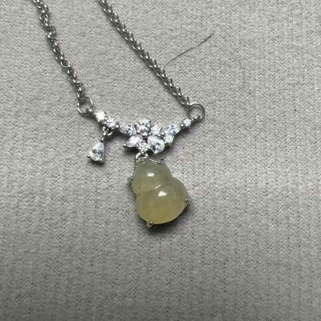 天然翡翠葫芦吊坠