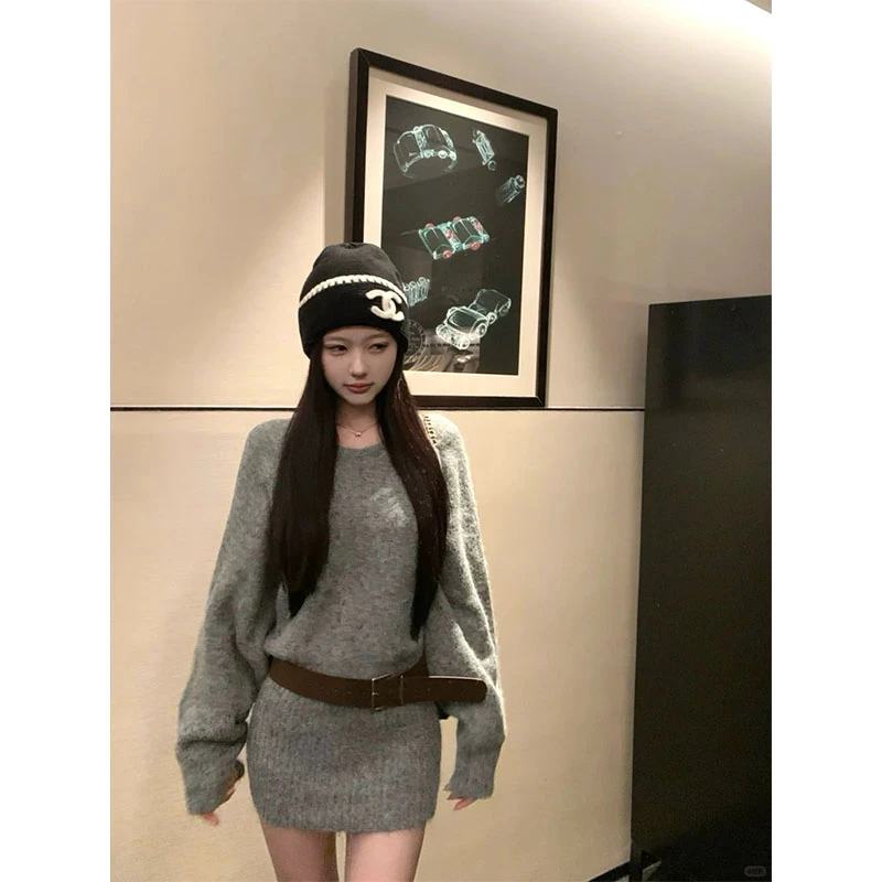 2025早秋季新款修身显瘦网红穿搭针织圆领气质时尚收腰a字连衣裙