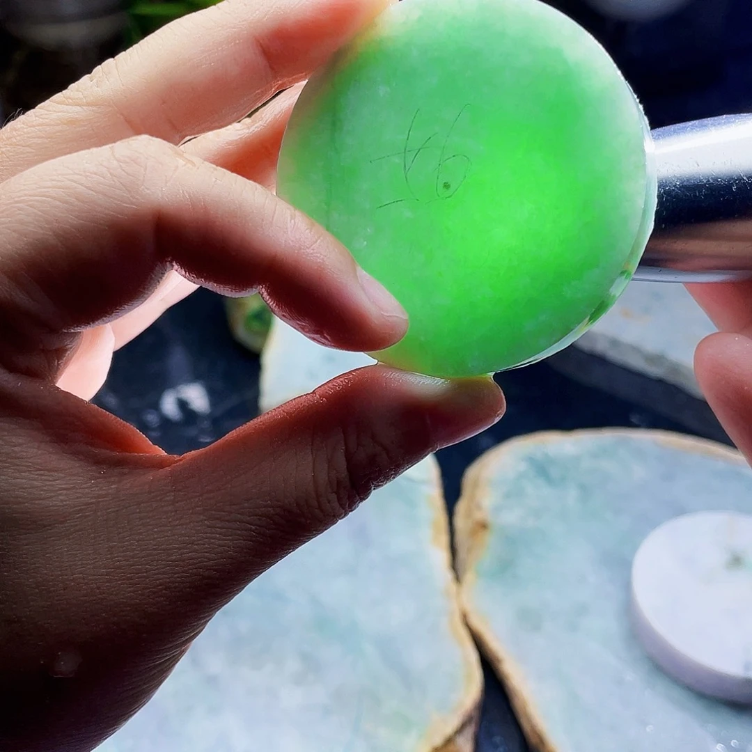 翡翠未镶嵌颈饰毛料37