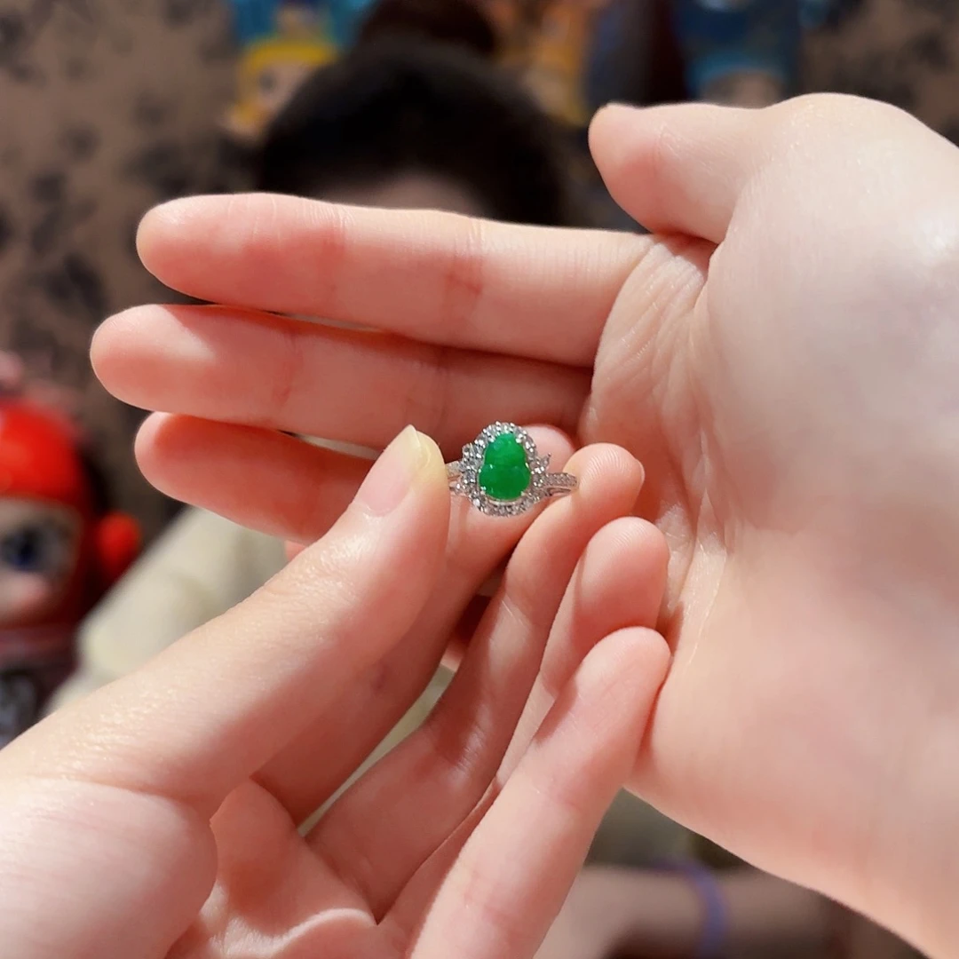 翡翠戒指18K金镶嵌戒指