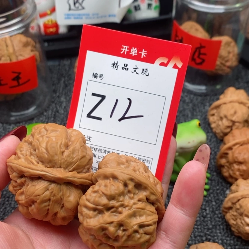 【闪购商品】把件桃核何****、蛤蟆头