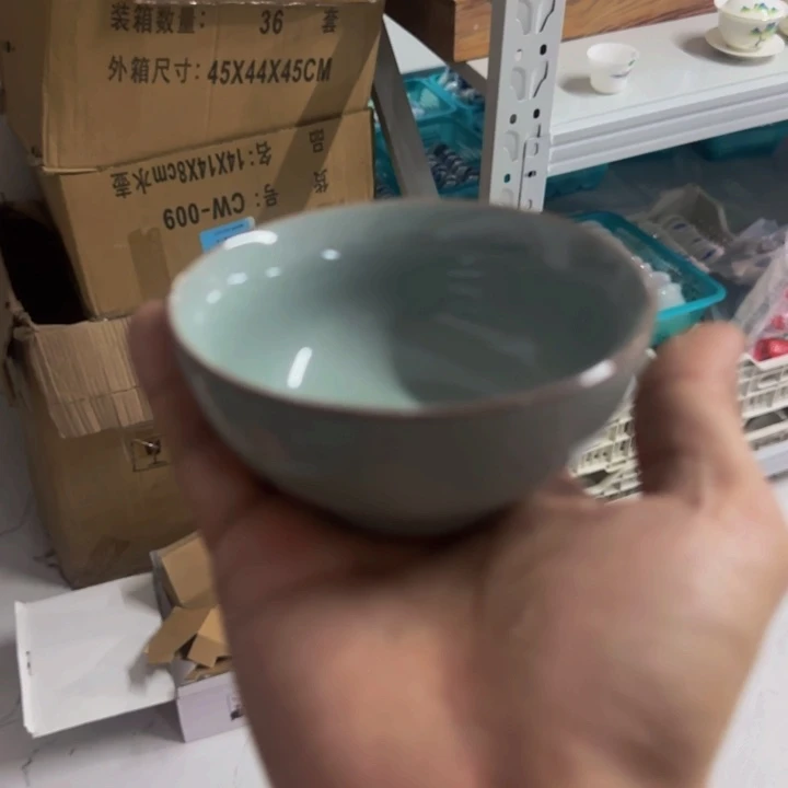 微瑕璞玉开片大茶碗一个