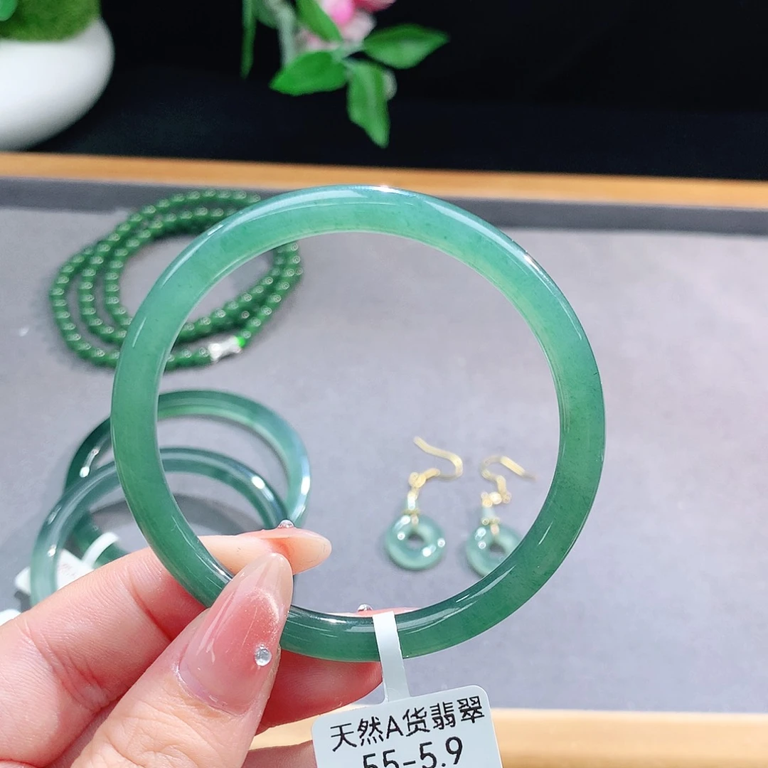未镶嵌手镯（圆镯）翡翠