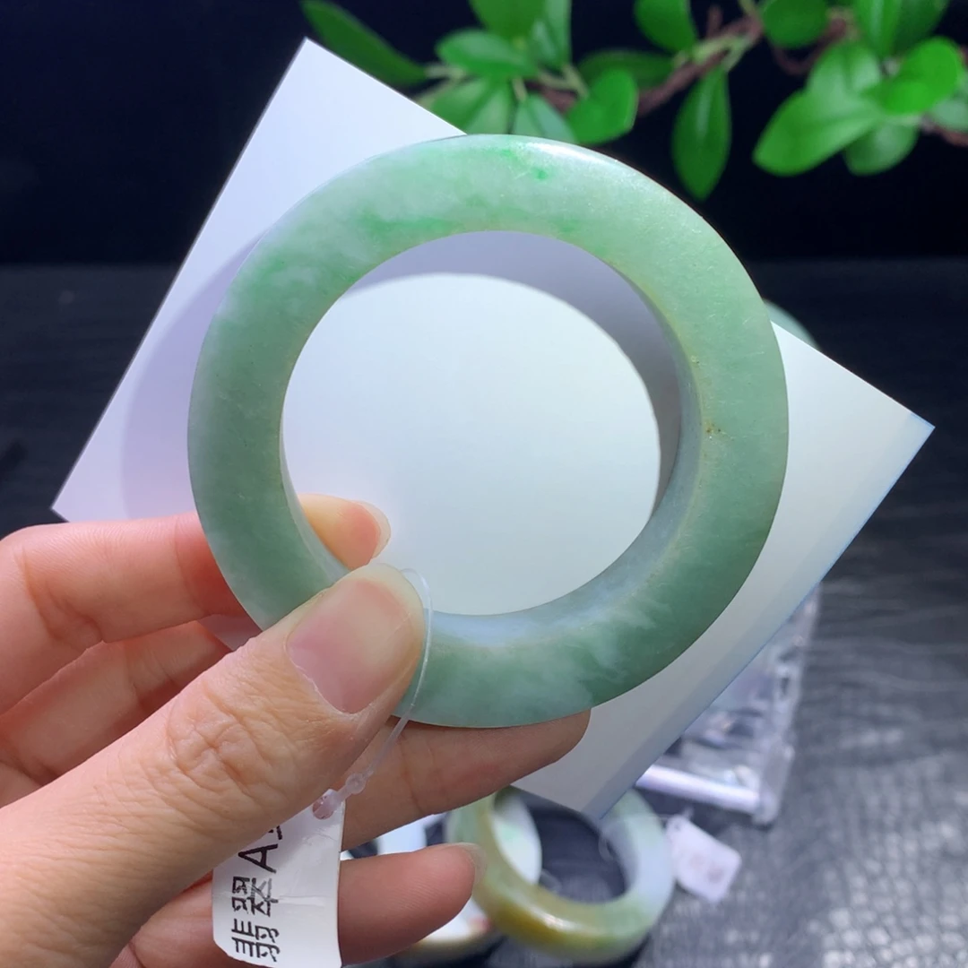 未镶嵌手镯定制翡翠