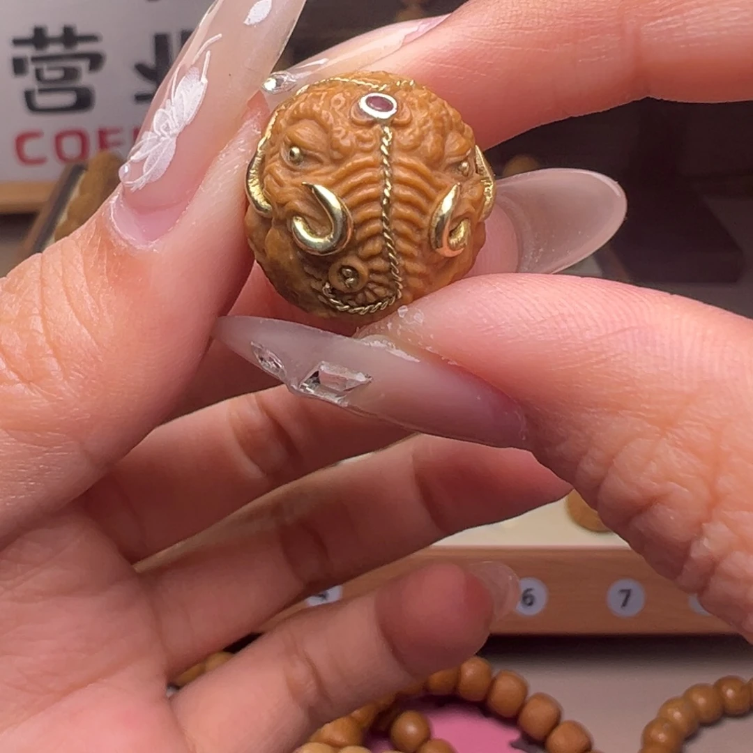 文玩核桃把件镶嵌款象神18左右尺寸全品有正常封口线