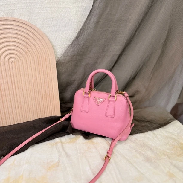 95新 Prada/普拉达 粉金mini贝壳手提斜挎包