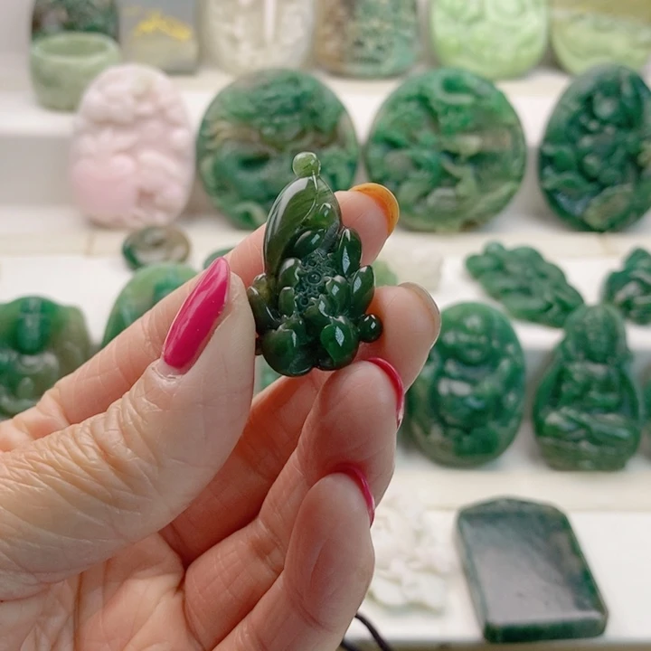 独山玉未镶嵌颈饰