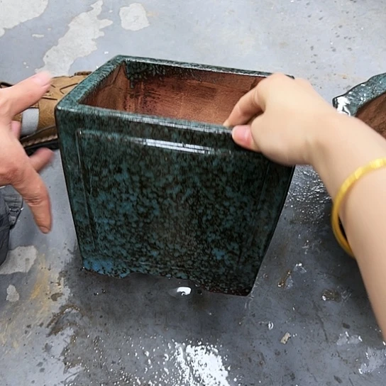 紫砂花盆中香薰和茶