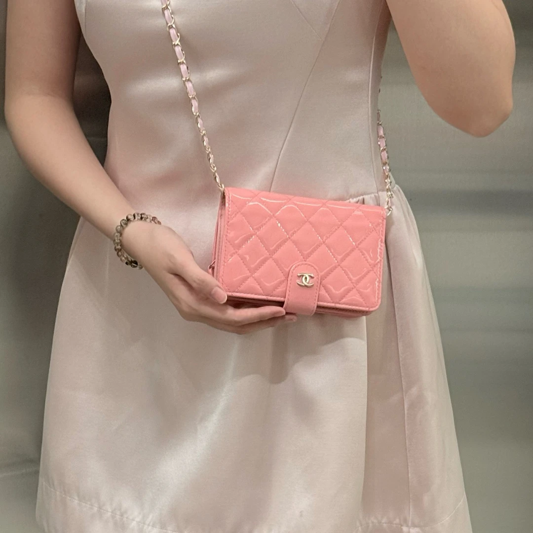 95新 Chanel/香奈儿 chanel蜜桃粉漆皮短款钱包